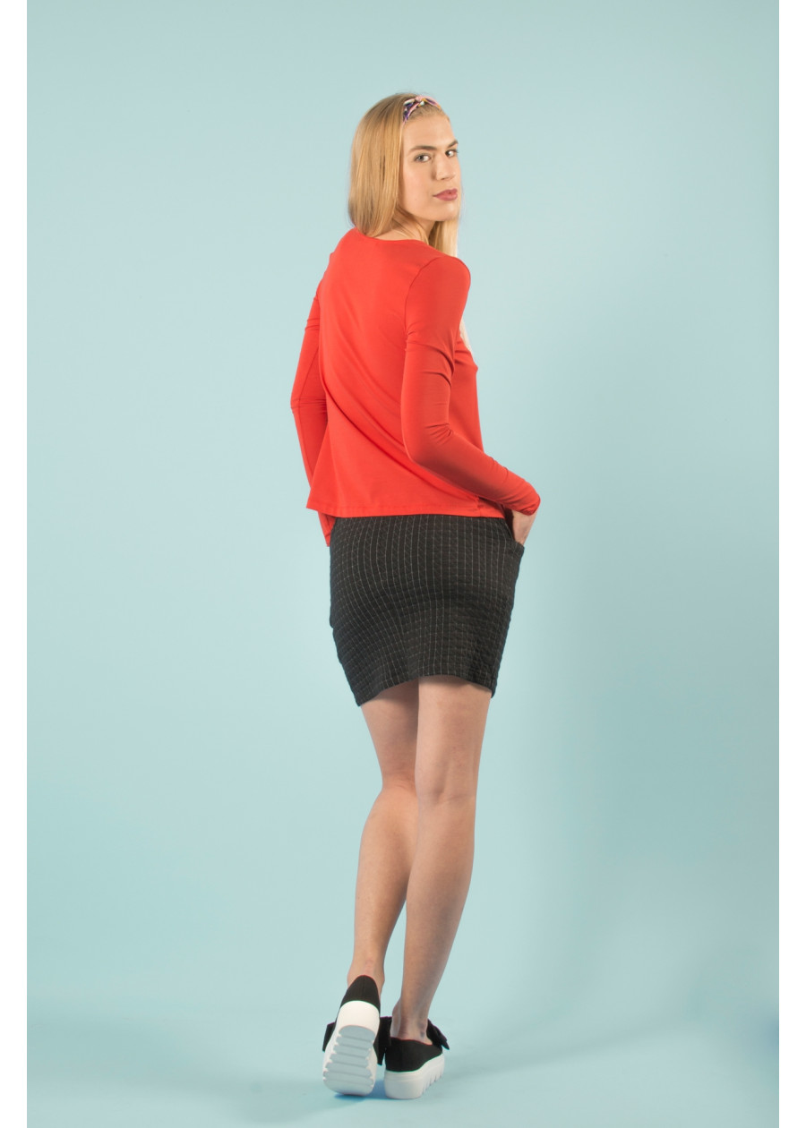 Jupe matelassée ourte taille basse noire tendance en coton bio de qualité durable. Mode éco-responsable vegan et made in France