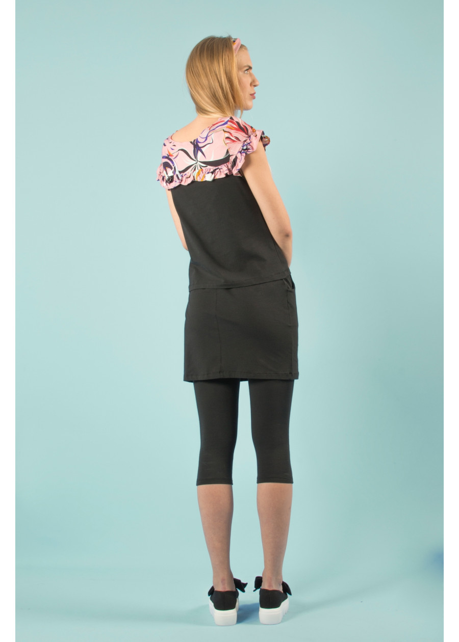 Top bio noir de qualité à volant manche courte imprimé motif vague de Hokusai et flamant rose. Mode éthique vegan made in France