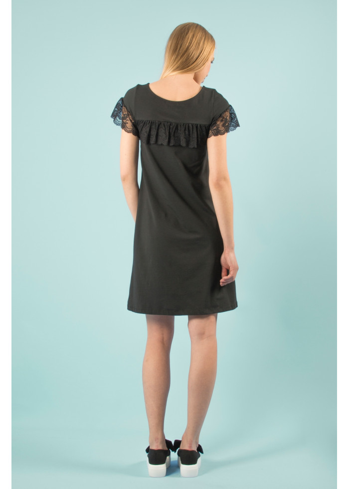 Robe noire en coton bio à volant dentelle. Coupe chasuble mi-longue aux genoux. Mode éco-friendly vegan et fabriqué en France