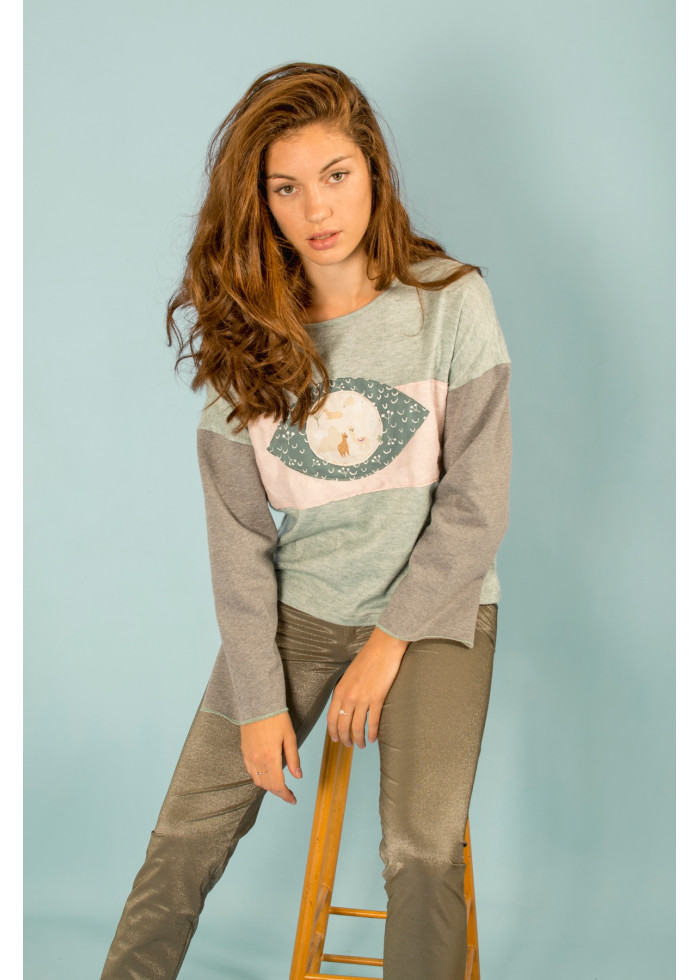 Pull vegan Aurore à motif oeil bleu pastel upcyclé éco-responsable fabriqué en France