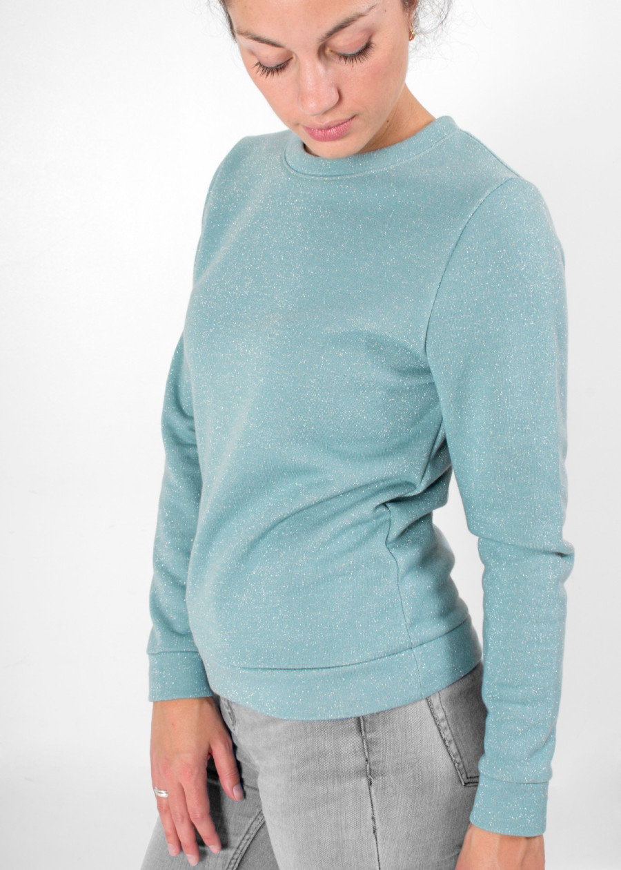 Pull vegan éco-responsable bleu glacier pailleté en coton bio made in France