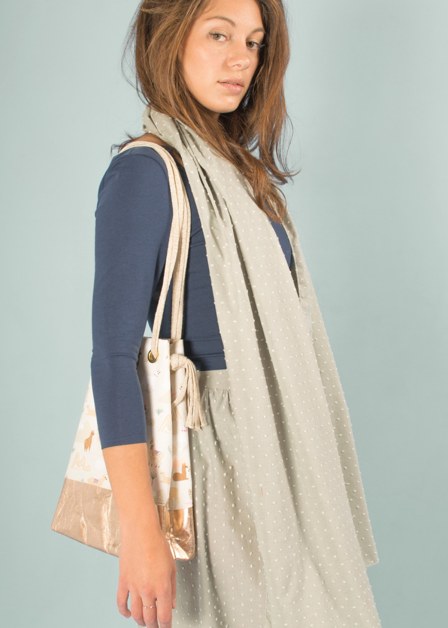 Top Lula moulant bio bleu marine de qualité Décolleté dos nu danseuse manches 3/4. Mode eco-responsable vegan made in France