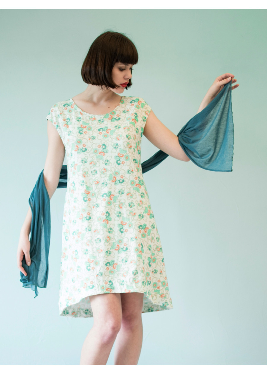 Robe chasuble asymétrique Bohème en coton bio motif fleur bleue