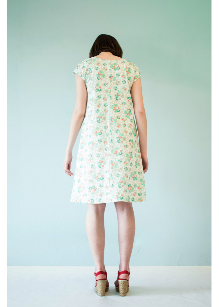 Robe chasuble asymétrique Bohème en coton bio motif fleur bleue