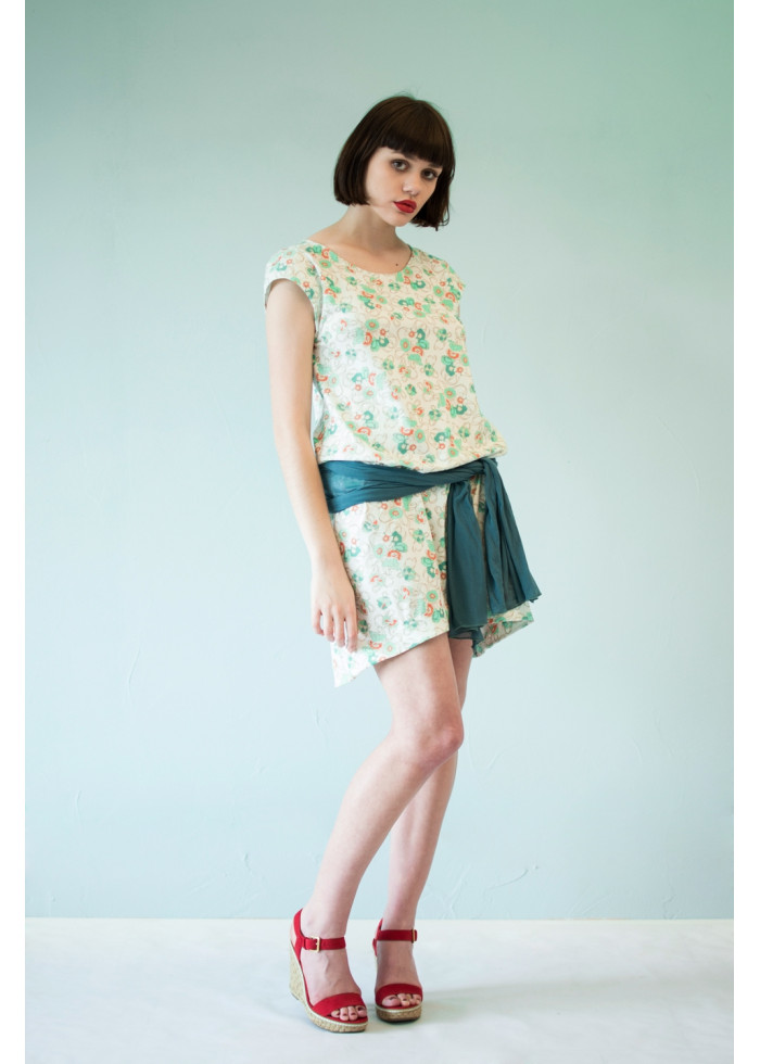 Robe chasuble asymétrique Bohème en coton bio motif fleur bleue