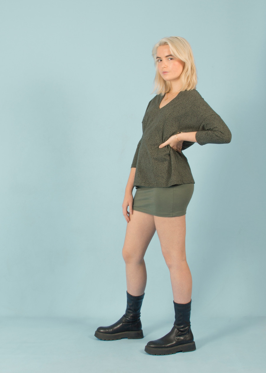 Top en coton vert kaki à manches kimono motif léopard fabriqué en France - Marque écologique éthique responsable et vegan