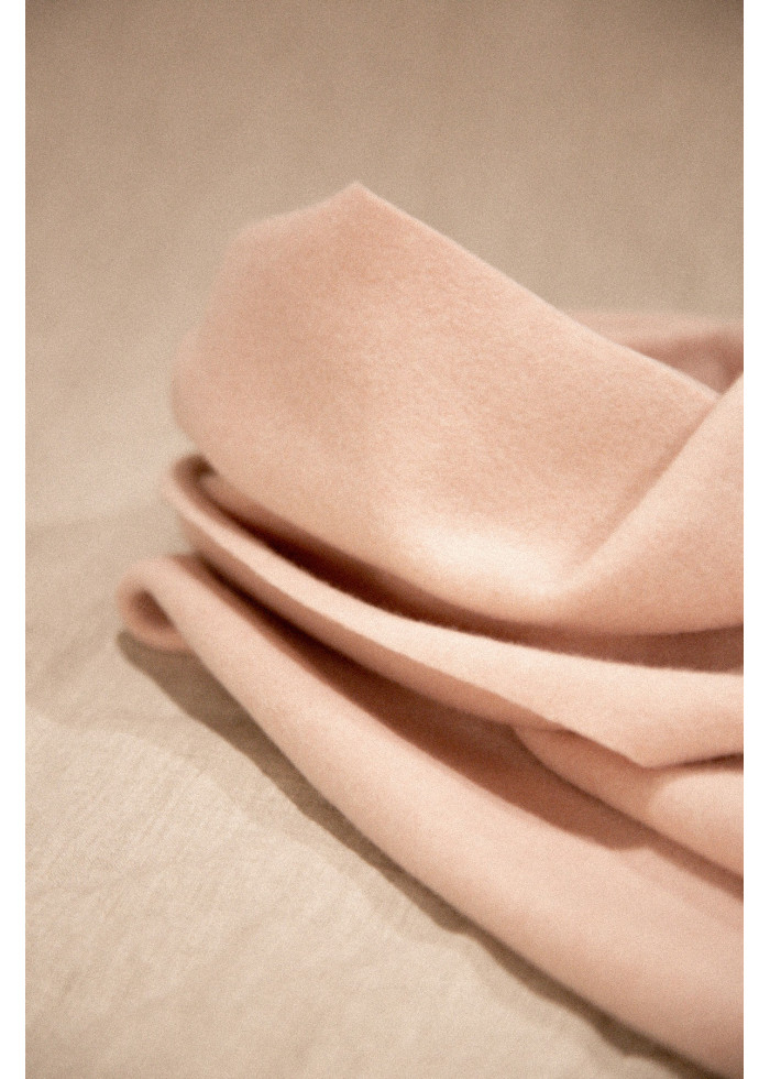 écharpe vegan en cachemire végétal de coton bio rose pastel made in France - Marque éthique éco-responsable pour femme
