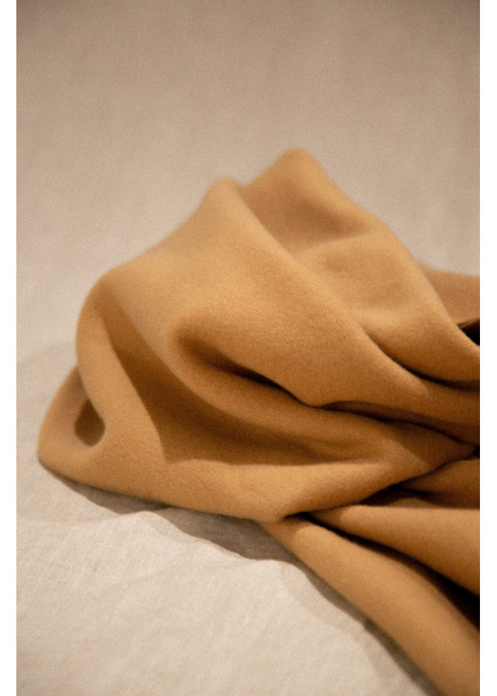 étole écharpe vegan en cachemire végétal de coton bio camel made in France - Marque éthique éco-responsable pour femme