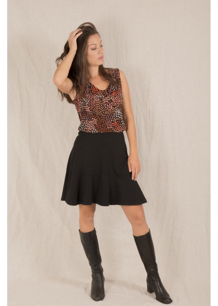 Cette jupe évasée taille haute genoux est chic originale féminine et éthique, fabriqué en France en coton bio GOTS vegan noire