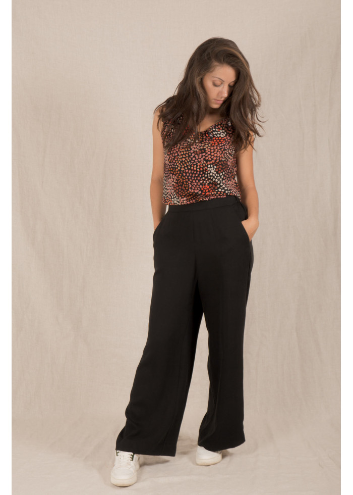 Blouse fleurie fluide sans manche colorée à volant fabriquée en France de qualité. Look minimaliste responsable local