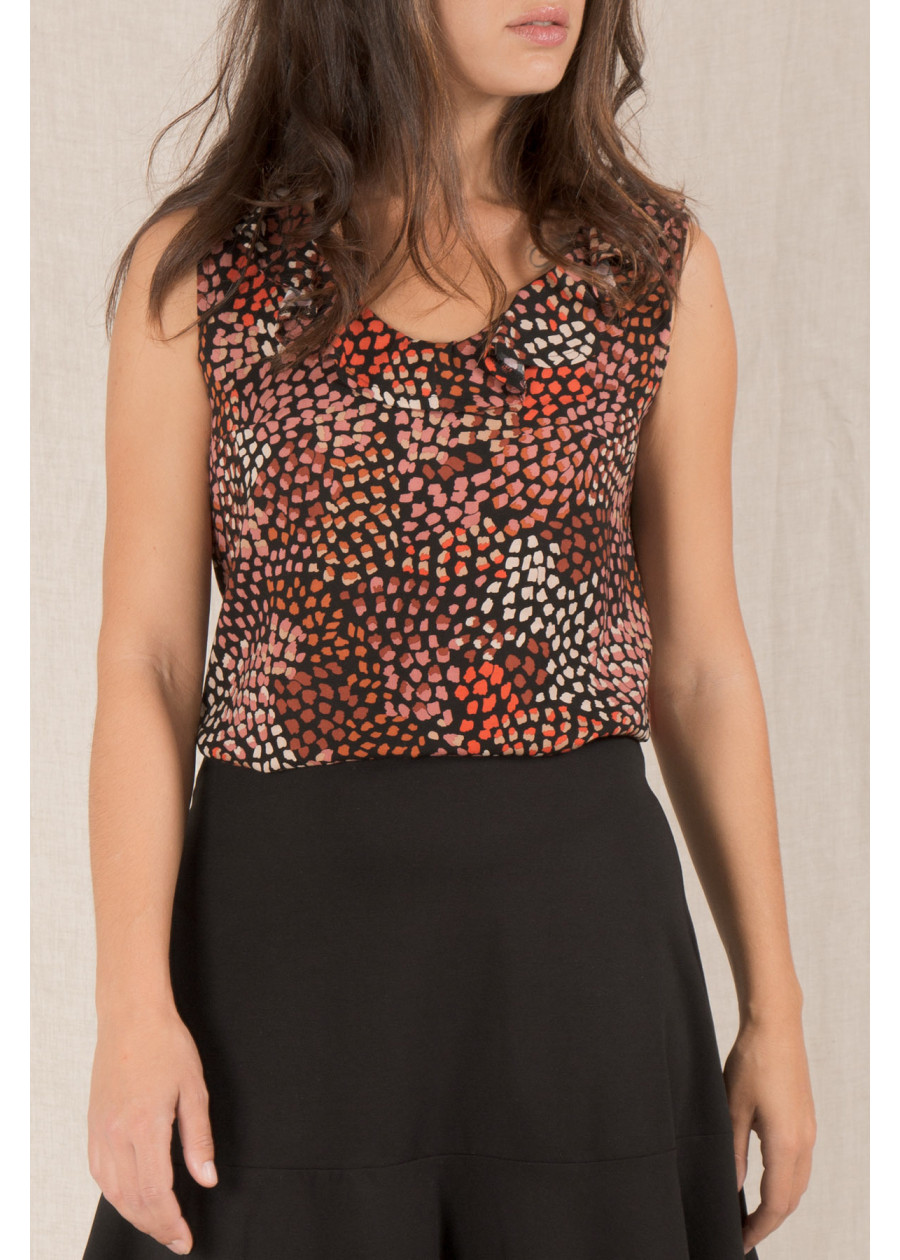 Blouse fleurie fluide sans manche colorée à volant fabriquée en France de qualité. Look minimaliste responsable local