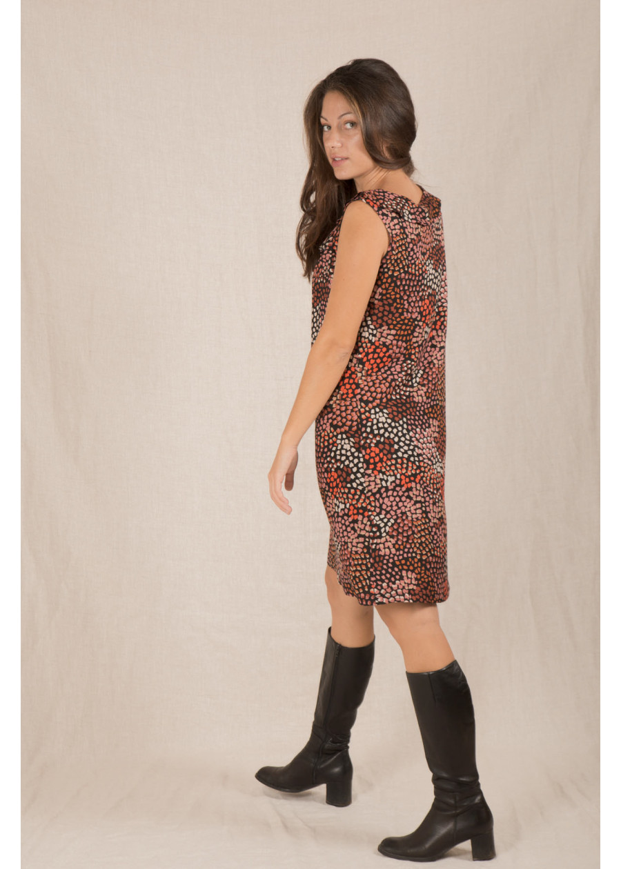 Robe fleurie fluide sans manche colorée à volant fabriquée en France de qualité. Look minimaliste responsable local