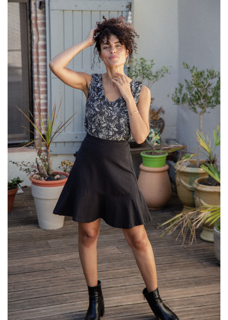 Blouse fleurie fluide sans manche à volant en EcoVero fabriquée en France de qualité. Marque responsable locale