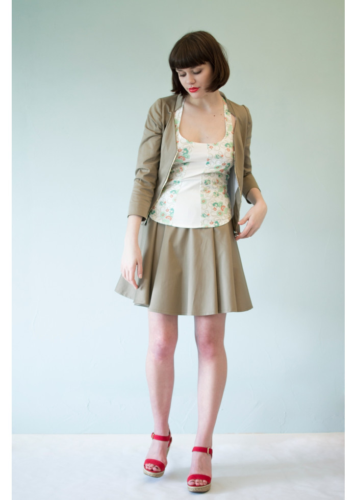 Haut Muse débardeur dos nu en coton bio motif fleur bleue