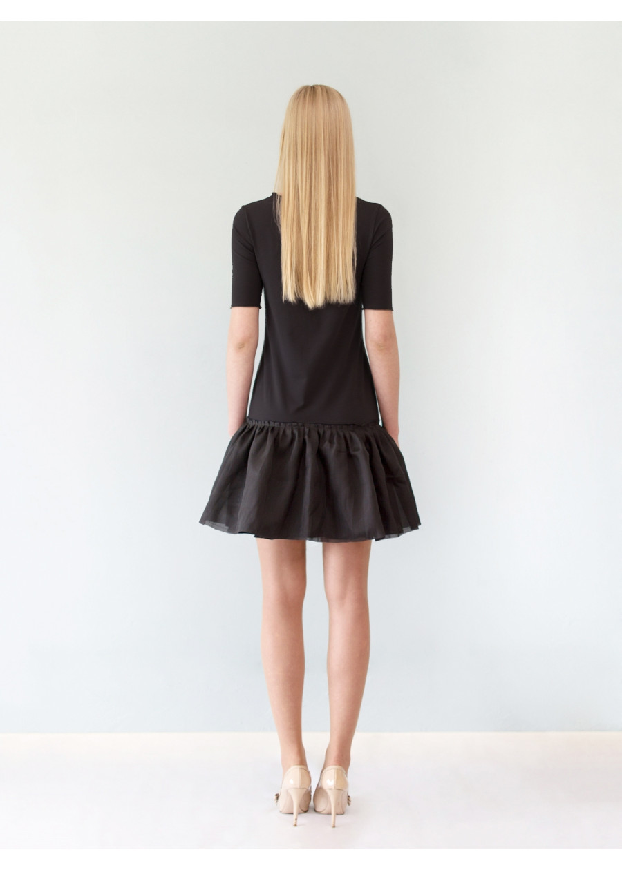 Petite robe noire plissée mi-longue en organza de soie à volant et manches très longues Sylvia et coton bio