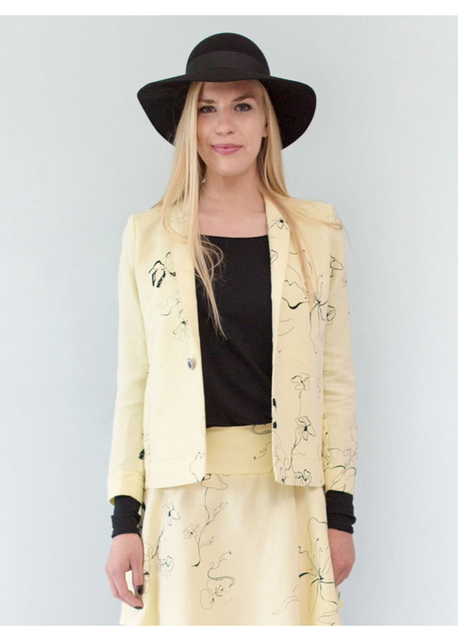 Veste de tailleur courte et droite Ines en lin à motif de grandes fleurs noires