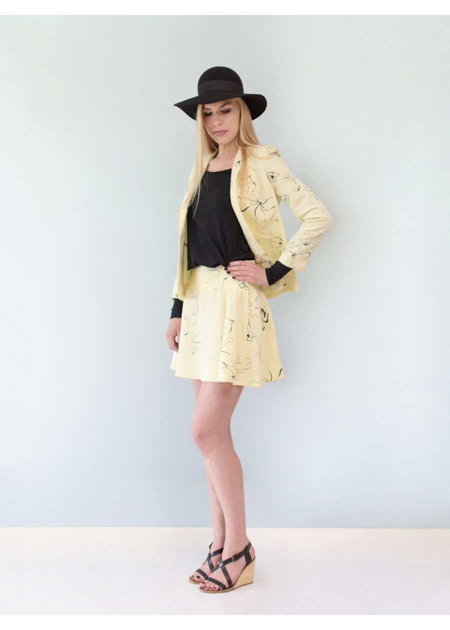 Veste de tailleur courte et droite Ines en lin à motif de grandes fleurs noires