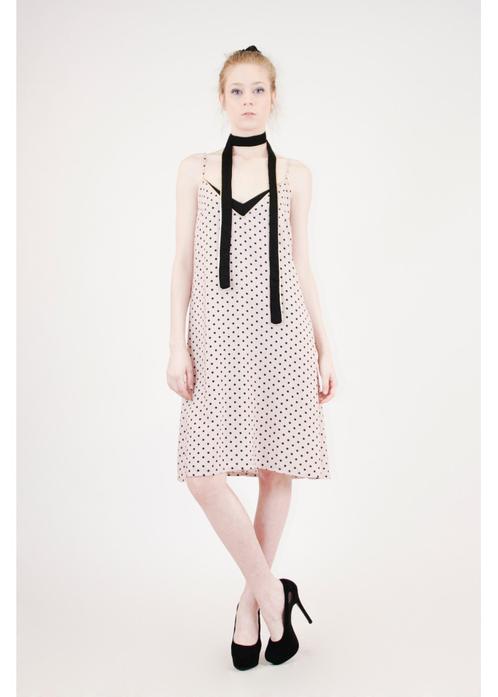 Robe fluide à bretelles Minami en bambou rose nude à pois noir galon doré made in France