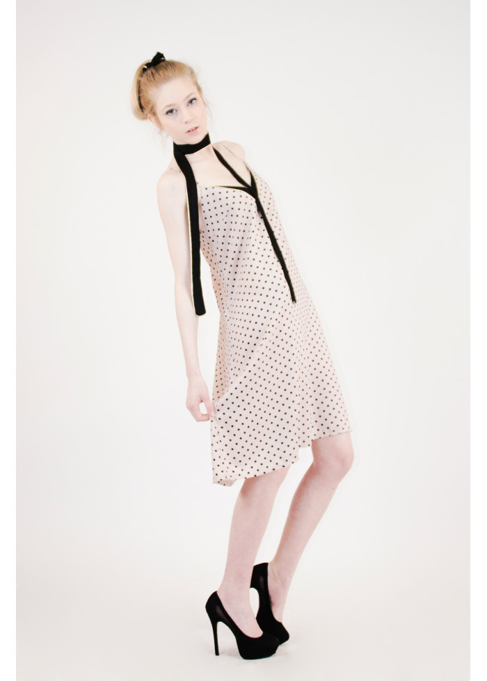 Robe fluide à bretelles Minami en bambou rose nude à pois noir galon doré made in France