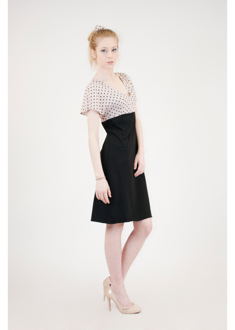 Robe à manches courtes fendues en bambou imprimé rose nude à pois noir et coton bio fabriquée en France