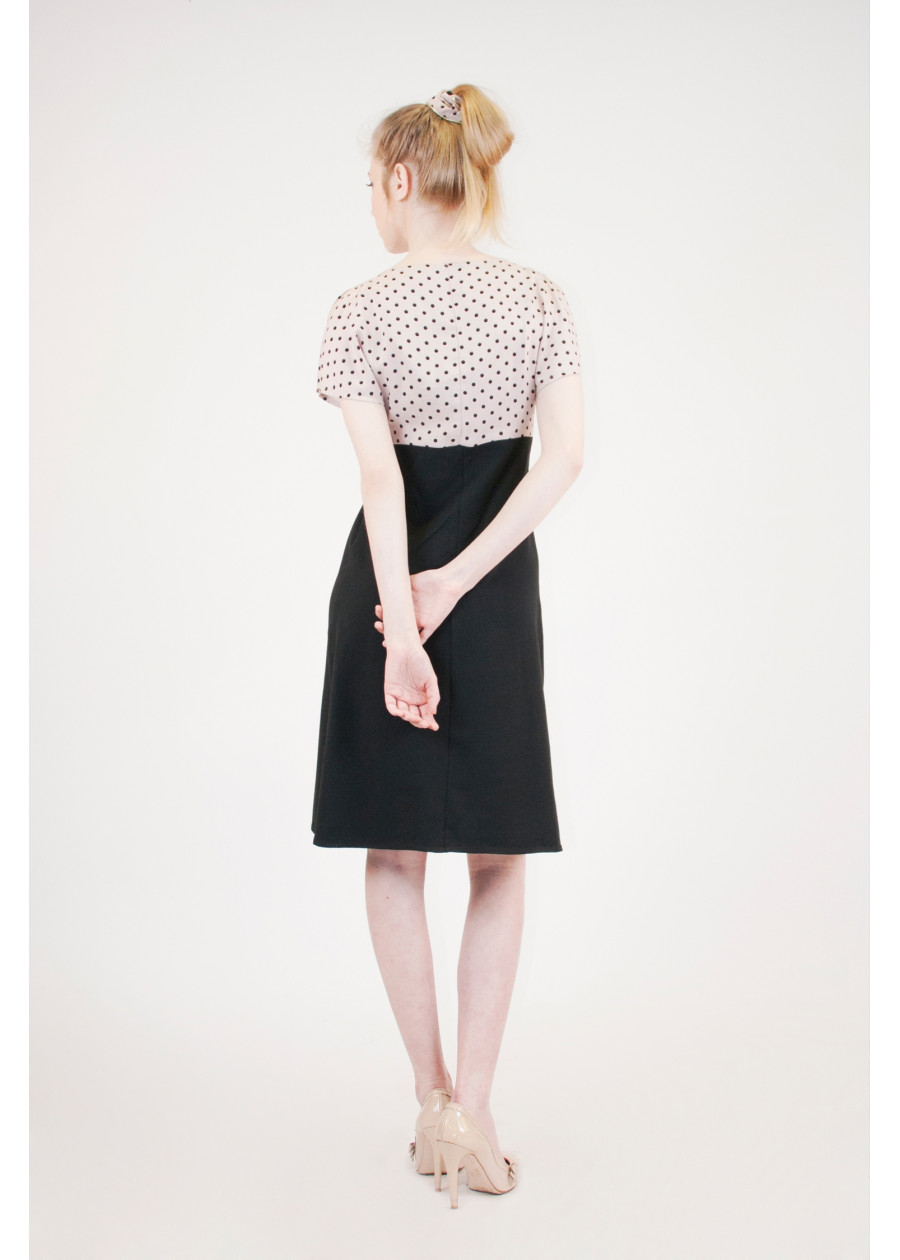 Robe à manches courtes fendues en bambou imprimé rose nude à pois noir et coton bio fabriquée en France