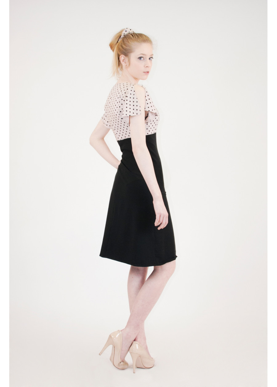 Robe à manches courtes fendues en bambou imprimé rose nude à pois noir et coton bio fabriquée en France