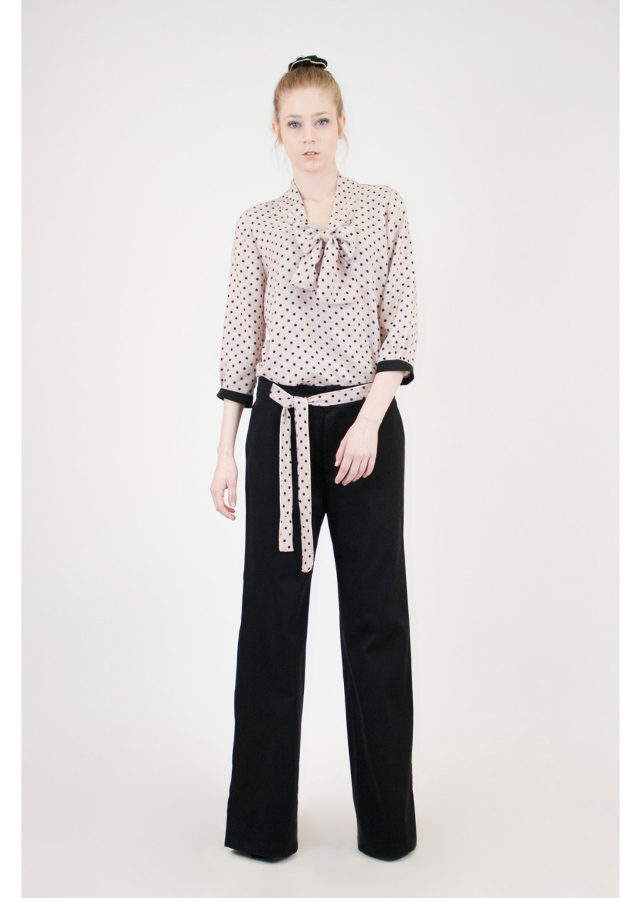 Blouse lavallière Elena en bambou nude à pois noir fabriquée en France