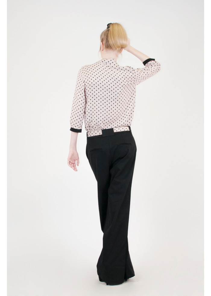Blouse lavallière Elena en bambou nude à pois noir fabriquée en France