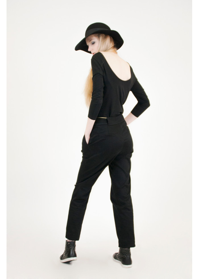 Pantalon chino noir coupe à pinces carotte en gabardine coton bio Ariel - Mode femme éco-responsable vegan et made in France