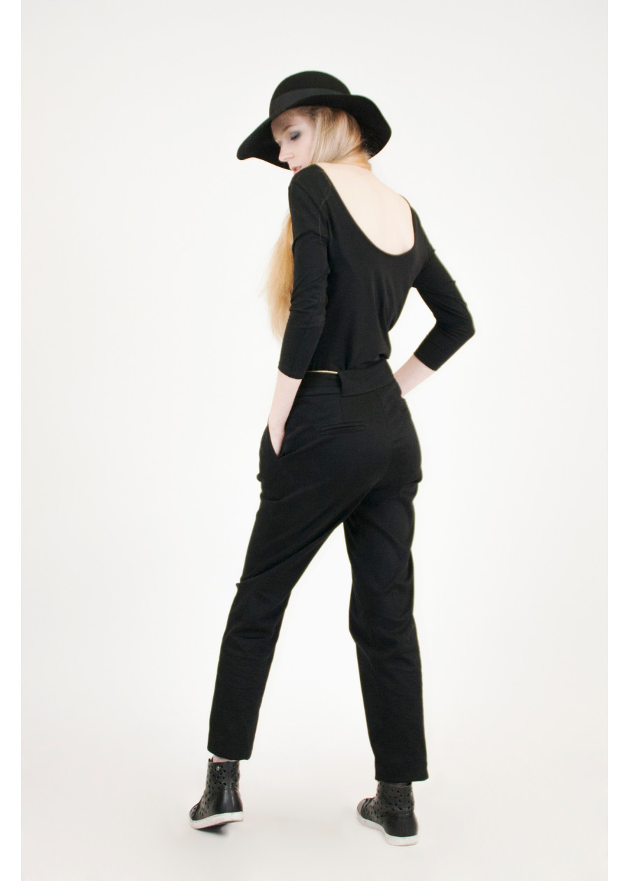 Pantalon chino noir coupe à pinces carotte en gabardine coton bio Ariel - Mode femme éco-responsable vegan et made in France