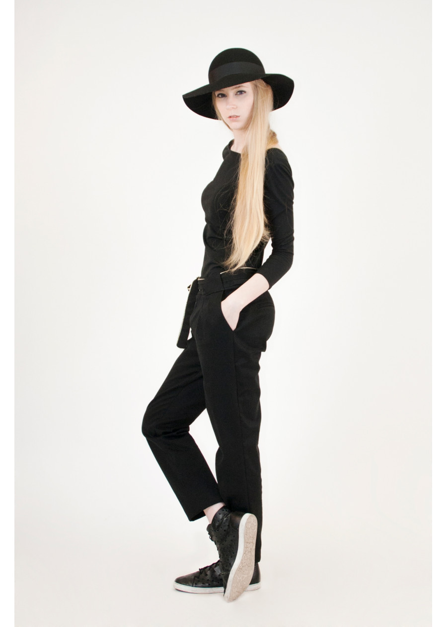 Pantalon chino noir coupe à pinces carotte en gabardine coton bio Ariel - Mode femme éco-responsable vegan et made in France