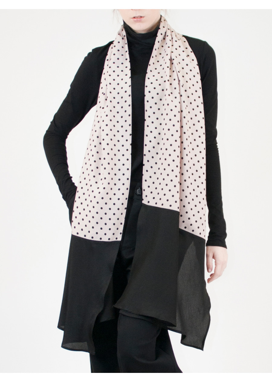 Etole en soie et bambou nude imprimé à pois noir et volants au bout du foulard - Mode alternative éco-responsable made in France