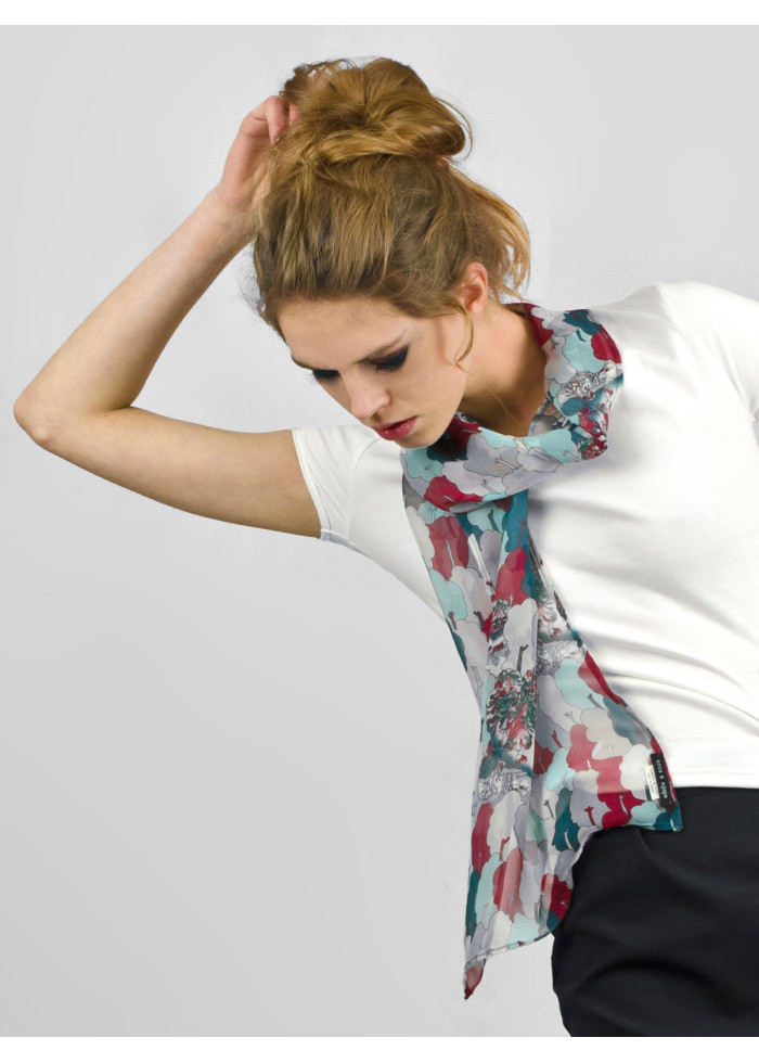 Foulard en mousseline de soie imprimé turquoise, rose fushia et gris. Mode et accessoires éco-responsable made in France.
